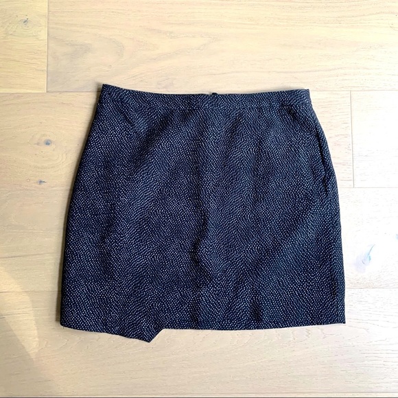 H&M Dresses & Skirts - 🌼 Buy 1 Get 1 50% off!! 🌼 H&M black asymmetrical mini skirt - size 12